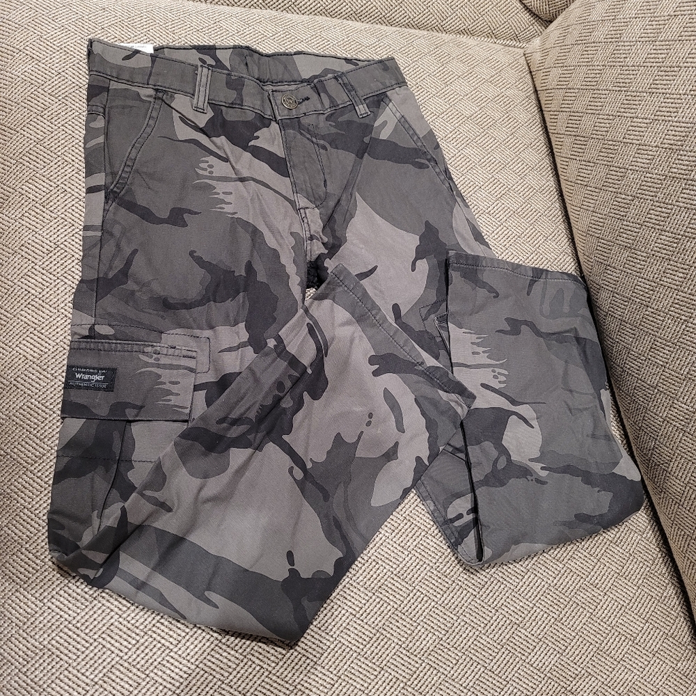 BNWT Boys Wrangler Cargo Pants - size 10